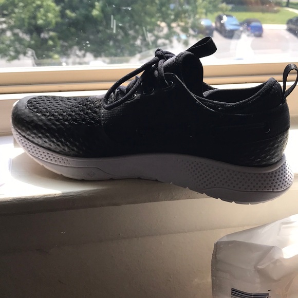 Black and white Sperry sneakers. - Picture 2 of 4